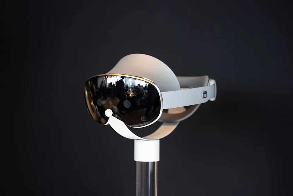 三星、谷歌联手推出Galaxy XR智能头显，搭载Gemini，挑战苹果与Meta地位